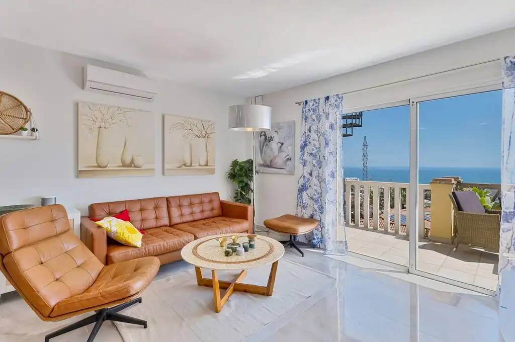Sala de estar de Ático en venta en Benalmádena con Aire acondicionado, Terraza y Amueblado