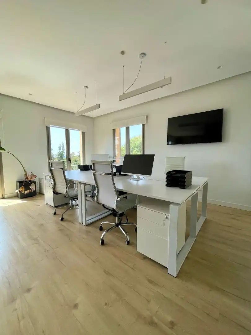 Office for sale in Marbella  with Air Conditioner and Furnished