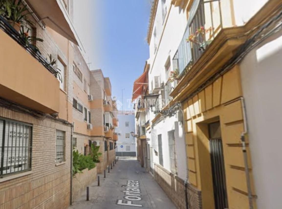 Flat for sale in Triana Casco Antiguo