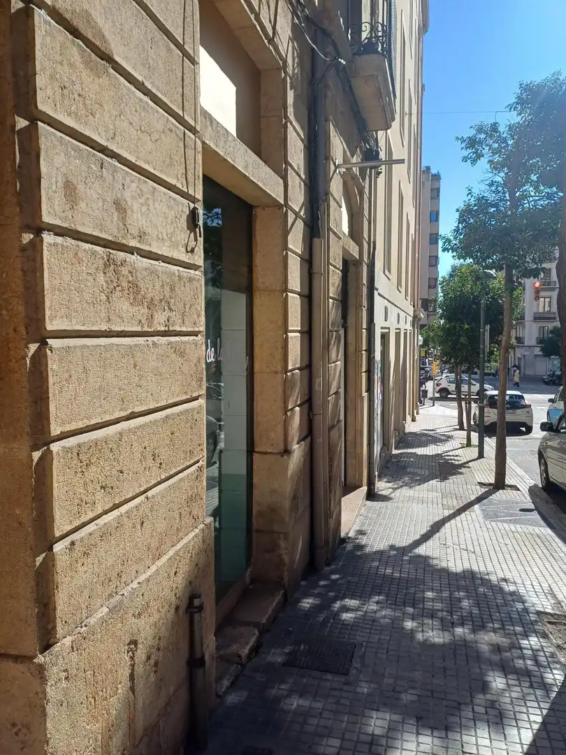Vista exterior de Local de alquiler en Tarragona con Aire acondicionado