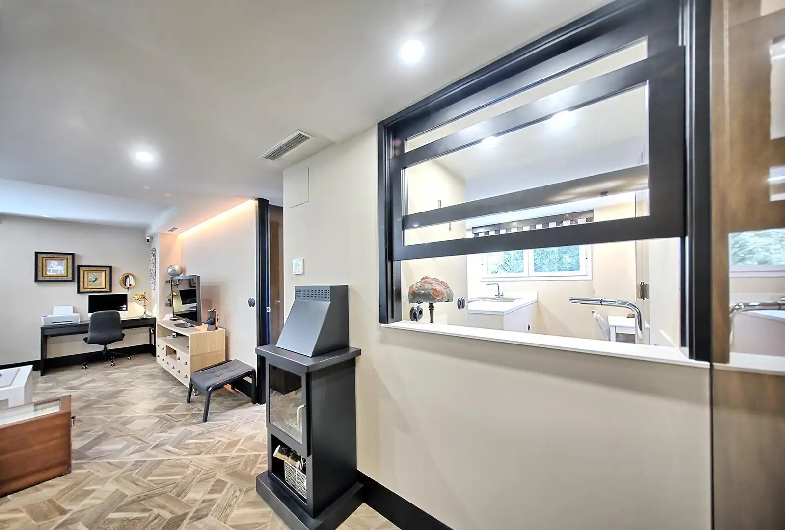 Ground floor for sale in Valencia  with Air Conditioner, Heating and Alarm