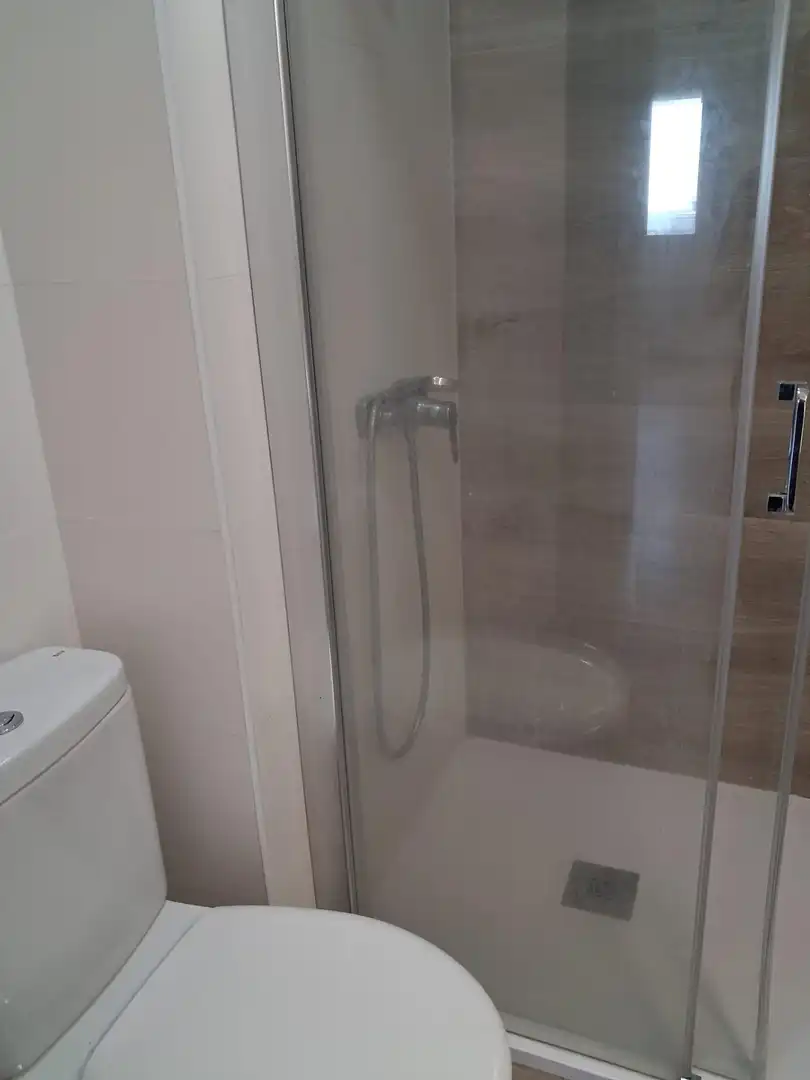 Baño de Piso de alquiler en Cádiz con Aire acondicionado y Balcón