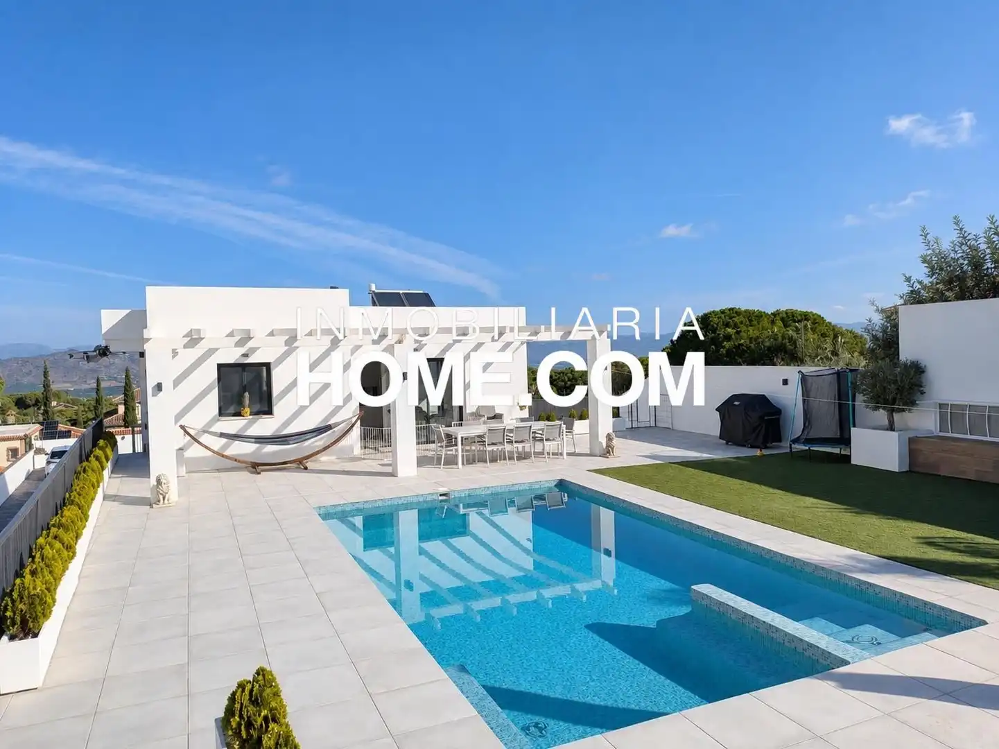Chalet con piscina en venta en Calle de Benalmádena, imagen 2