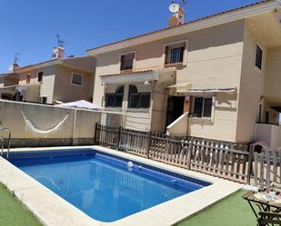 Piscina de Casa adosada en venda en Alhaurín de la Torre amb Aire condicionat, Jardí privat i Terrassa