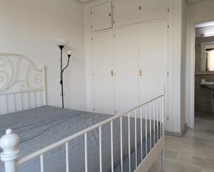 Dormitori de Apartament de lloguer en  Sevilla Capital amb Aire condicionat