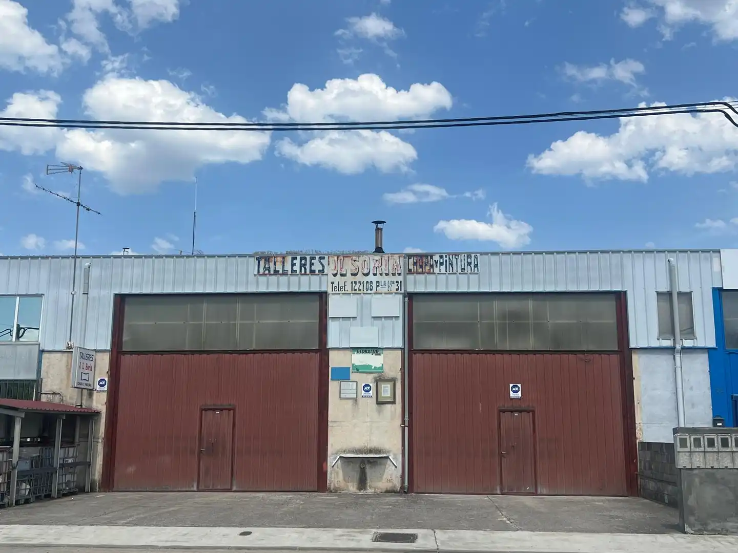 Local comercial en venda a Plaza Poligono Industrial