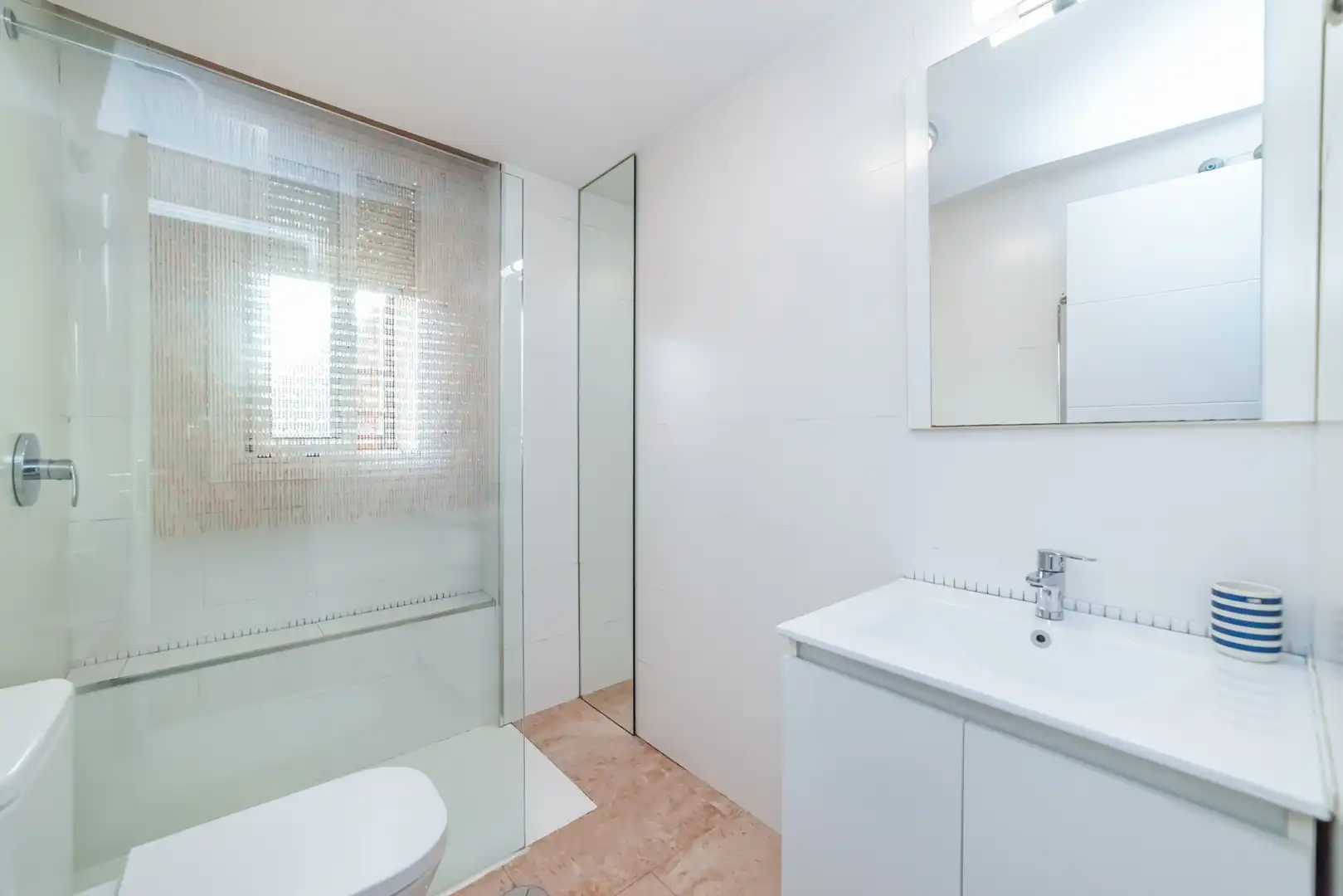 Bathroom of Attic for sale in Pinto  with Air Conditioner, Heating and Terrace