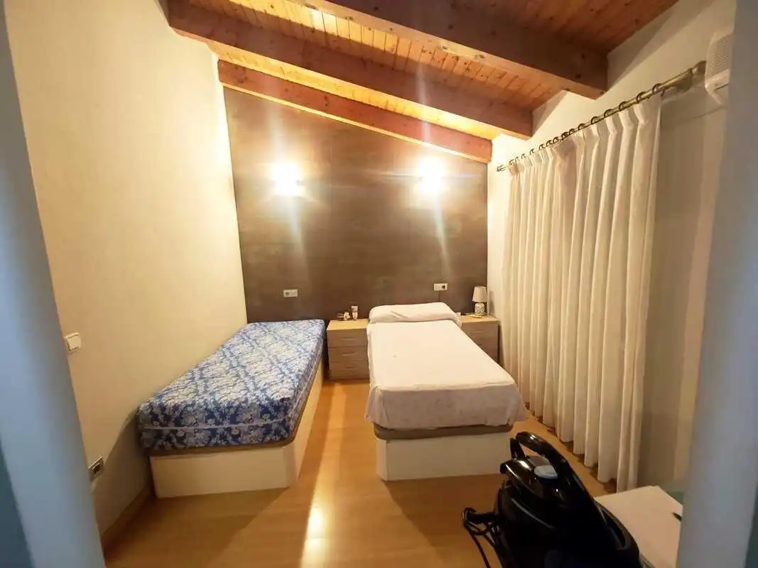 Habitación de Casa adosada en venta en Paracuellos de Jiloca con Aire acondicionado, Calefacción y Jardín privado