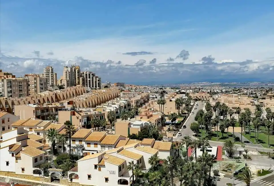 Vista exterior de Apartament en venda en Torrevieja amb Aire condicionat, Calefacció i Terrassa