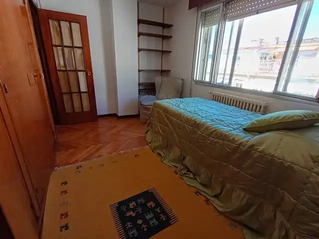 Flat for rent in Rúa de Santo Domingo de la Calzada, Ensanche - Sar