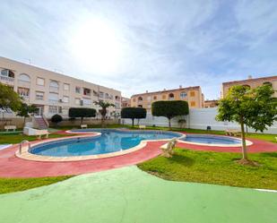 Piscina de Apartament en venda en Torrevieja amb Aire condicionat, Calefacció i Jardí privat