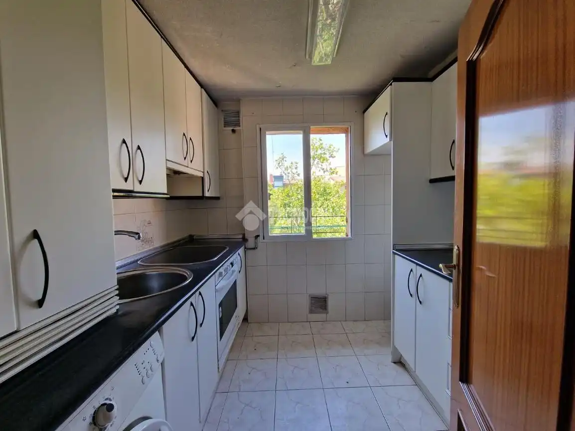 Cocina de Piso en venta en Madrid con Calefacción y Balcón