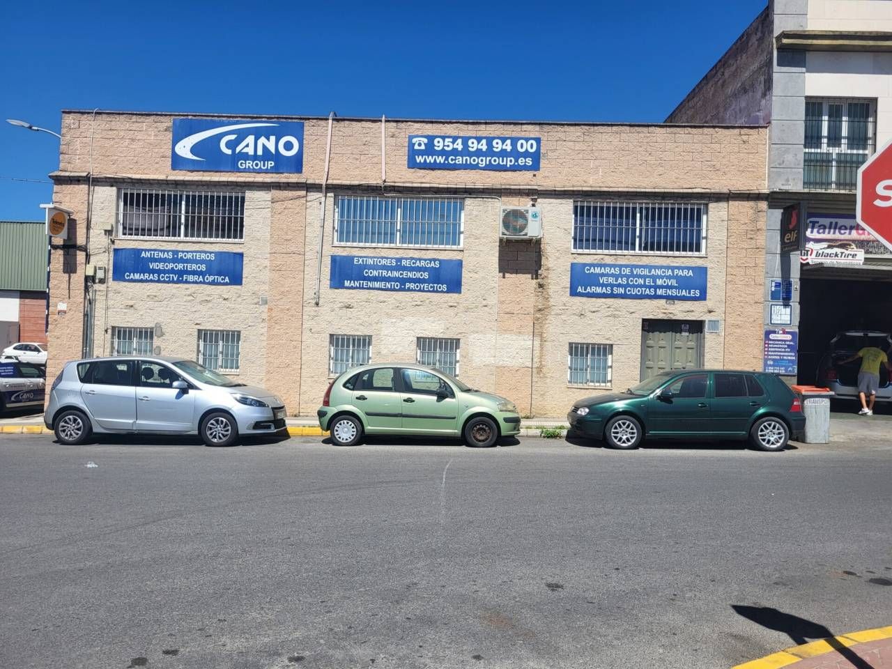 Exterior view of Industrial buildings to rent in Gines  with Alarm