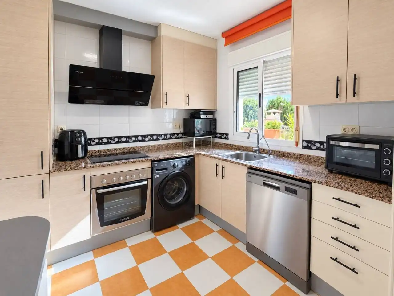 Terraced house with pool for sale in Avenida Madrid, imagen 7