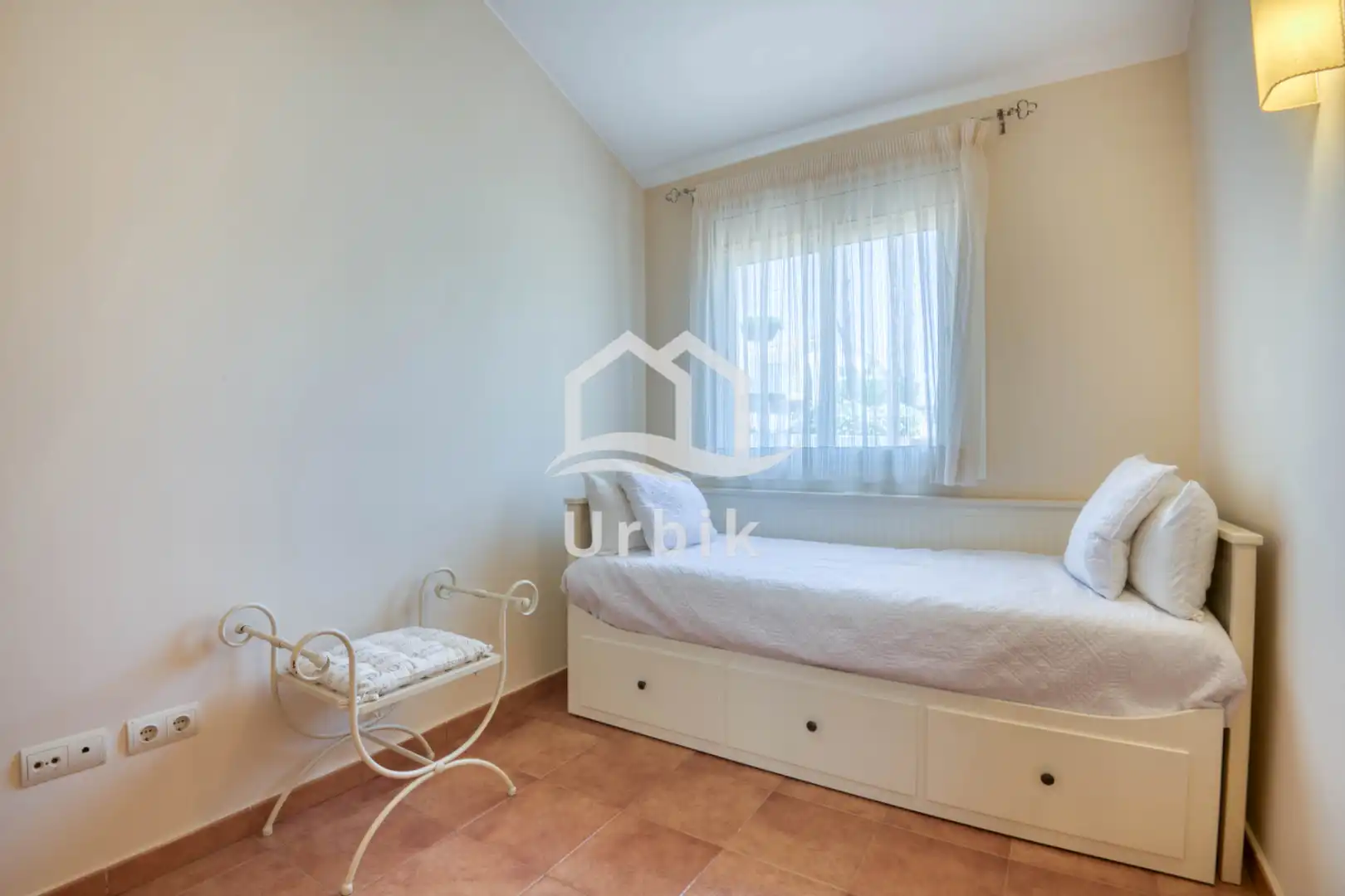 Schlafzimmer von Einfamilien-Reihenhaus zum Verkauf in Castell d'Aro, Platja d'Aro i s'Agaró mit Klimaanlage, Heizung und Terrasse