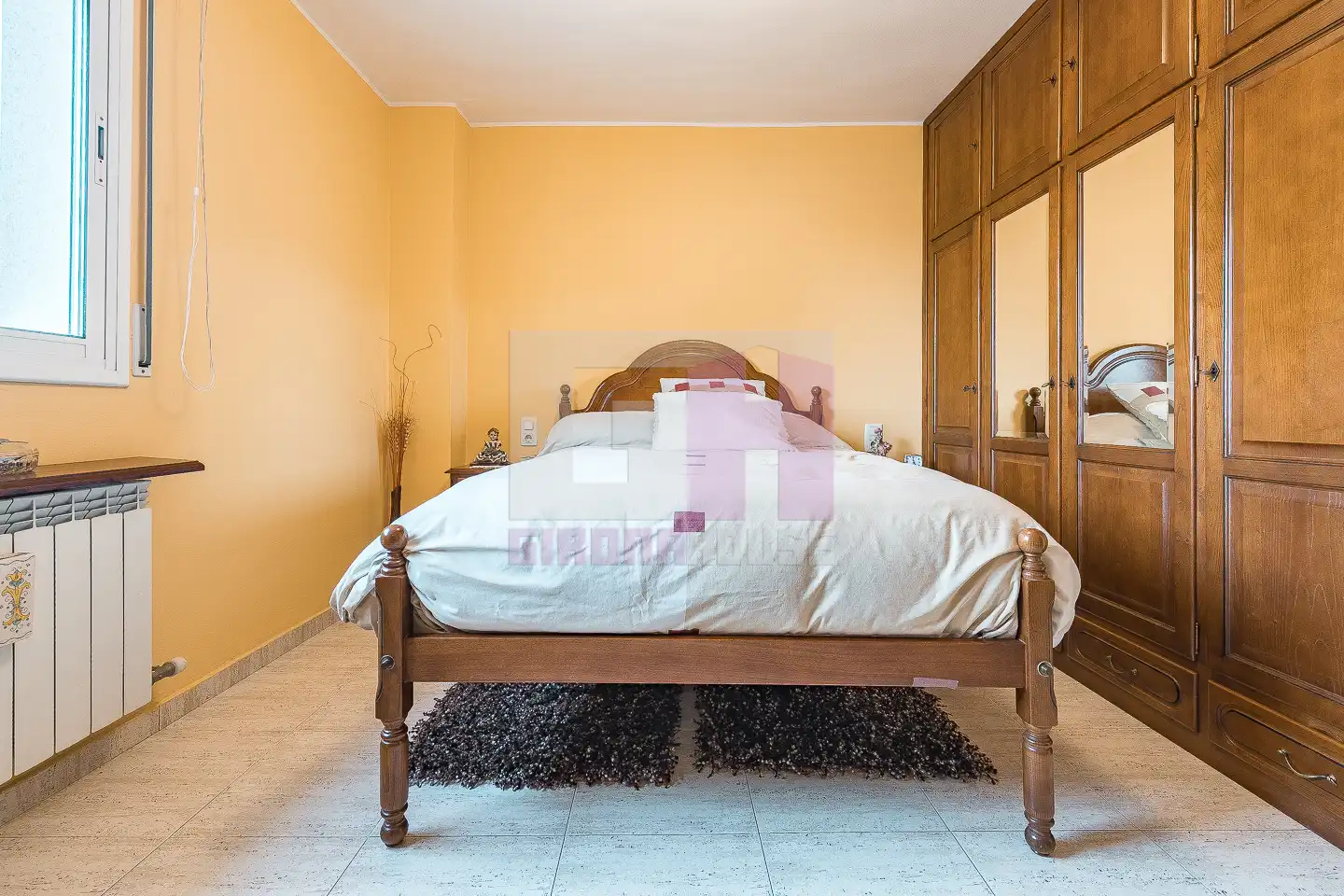 Habitación de Dúplex en venta en Salt con Calefacción, Terraza y Amueblado