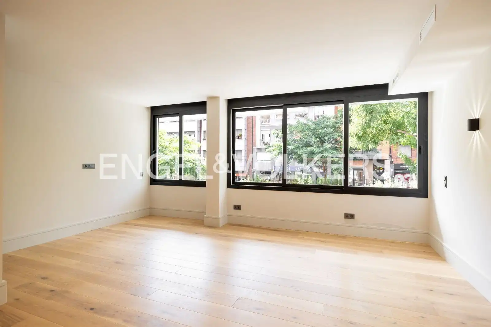Vista exterior de Piso en venta en Barcelona con Aire acondicionado, Calefacción y Parquet