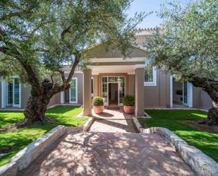 Vista exterior de Casa o xalet de lloguer en Marbella amb Aire condicionat, Jardí privat i Terrassa