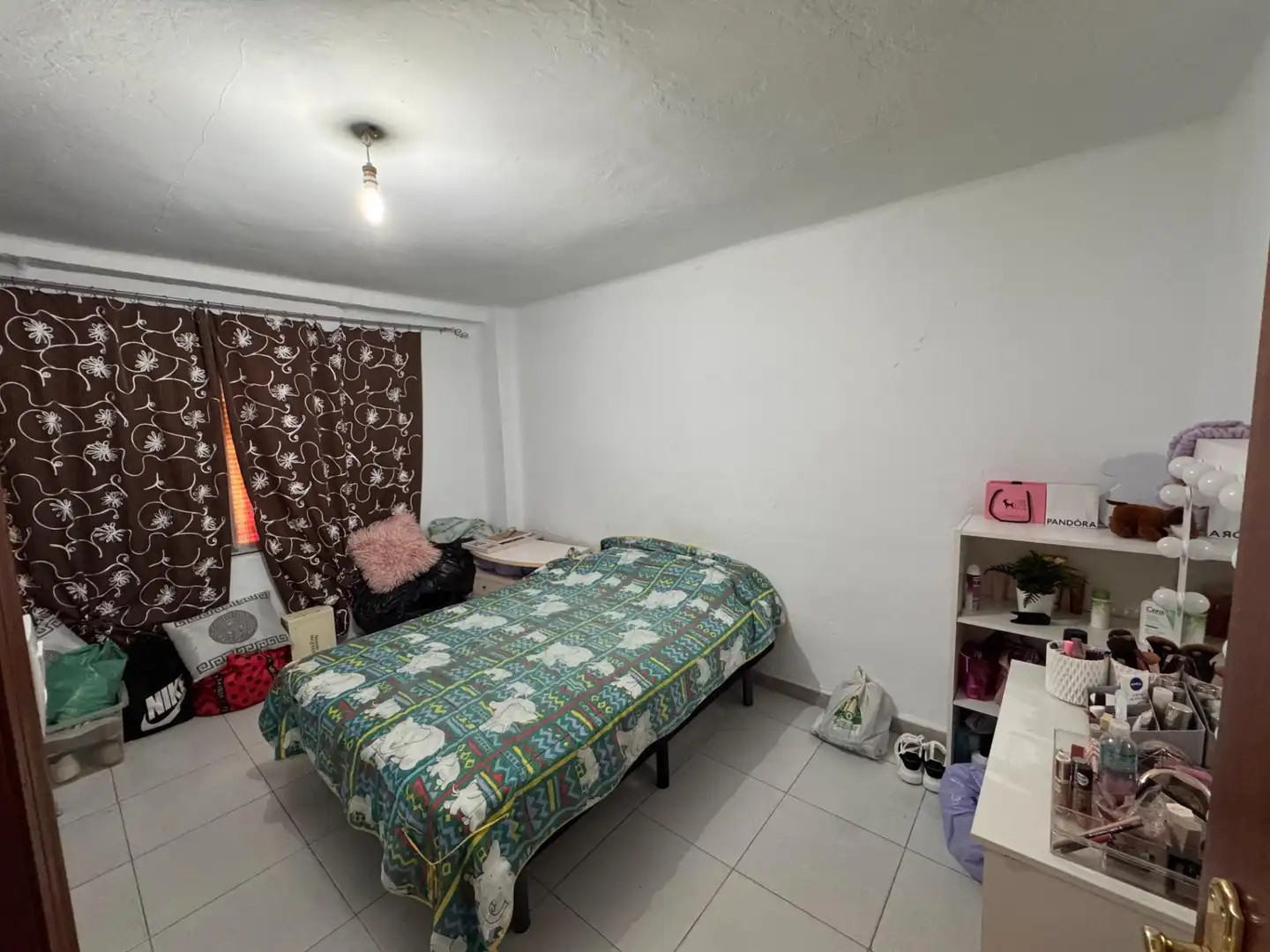 Habitación de Piso en venta en San Juan de Aznalfarache con Aire acondicionado