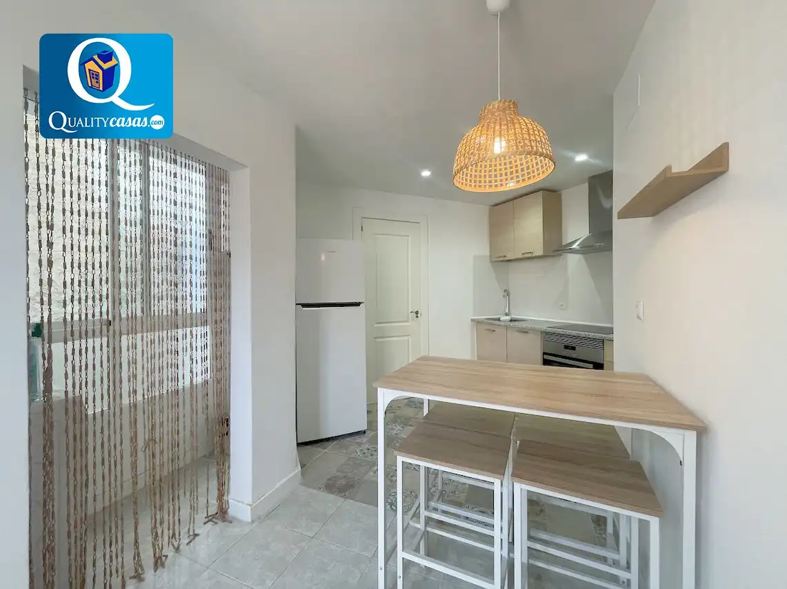 Cuina de Apartament en venda en Elche / Elx amb Aire condicionat i Terrassa