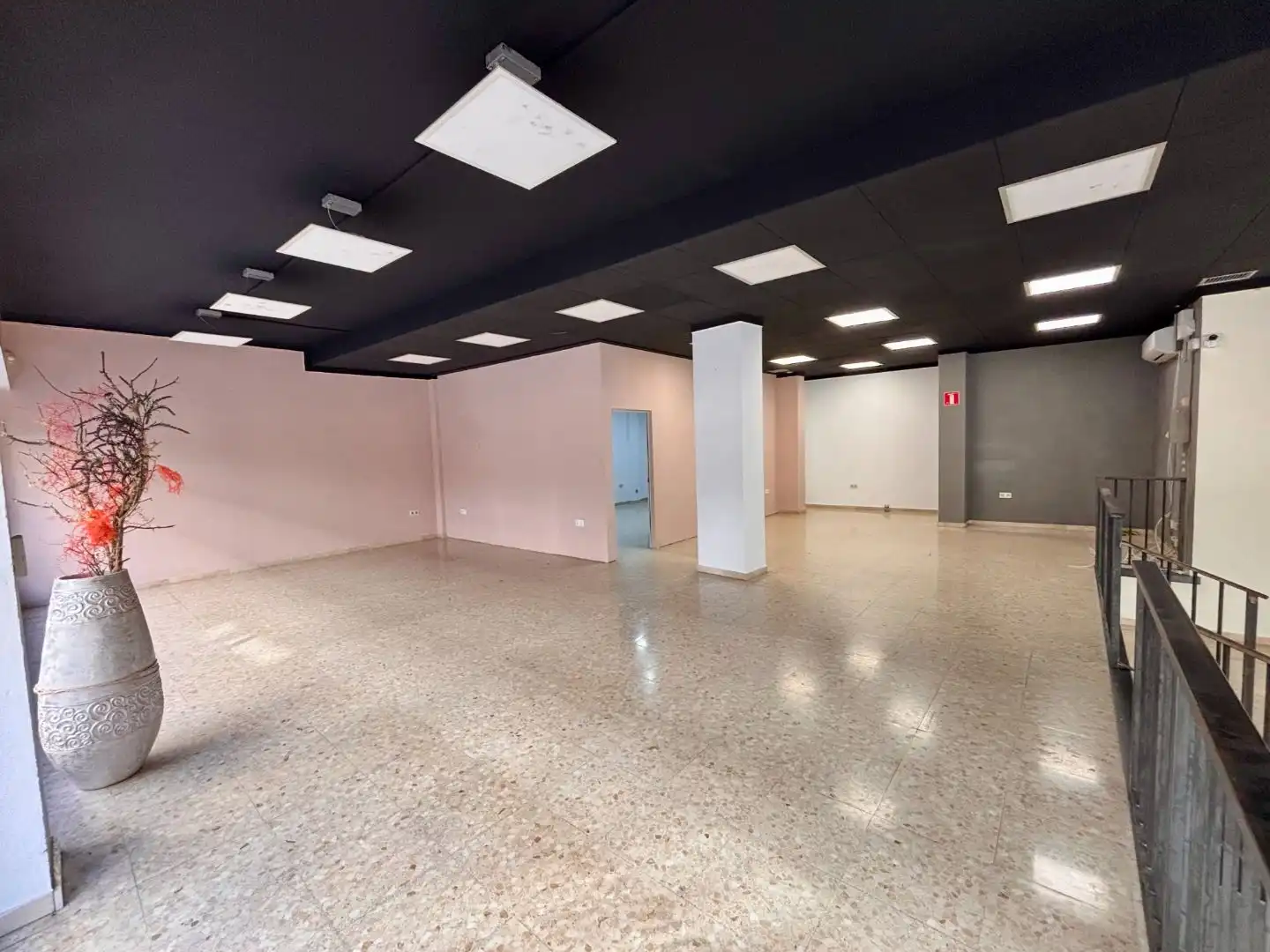 Business premises to rent in Carrer Arquitecte Gaudí 38, imagen 2