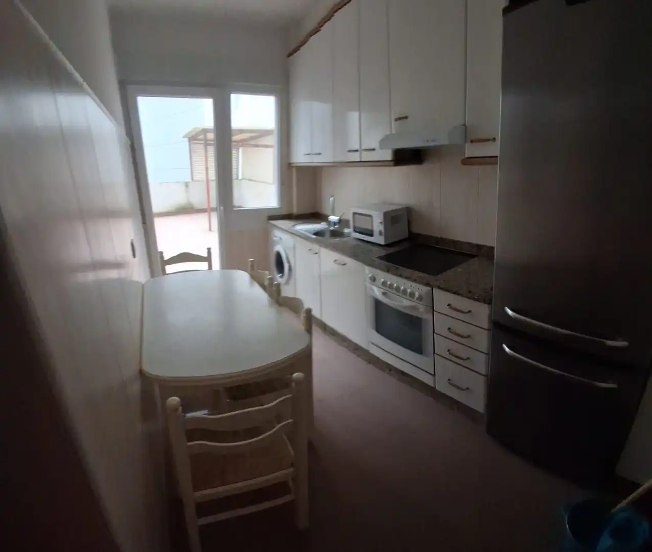 Kitchen of Flat for share in A Coruña Capital   with Private garden