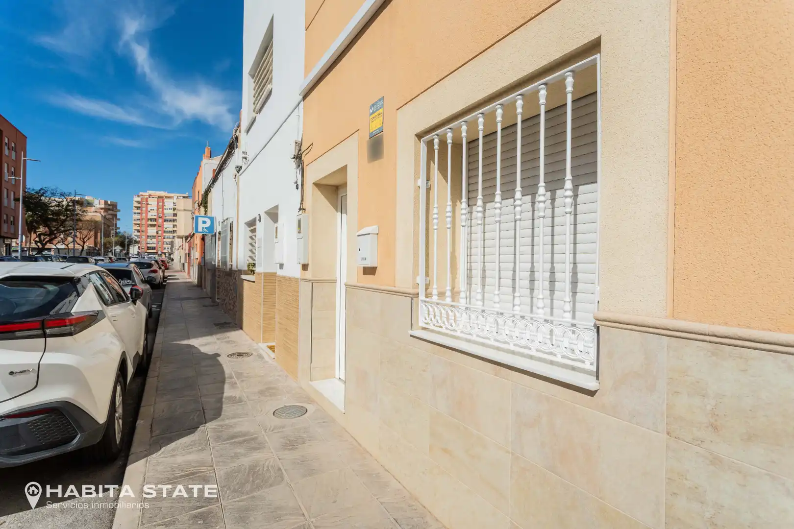 Vista exterior de Casa o xalet en venda en Almería amb Terrassa i Traster