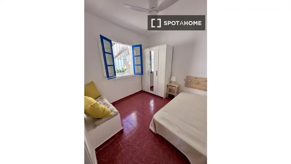 Dormitori de Apartament per a compartir en Cártama amb Aire condicionat, Terrassa i Moblat