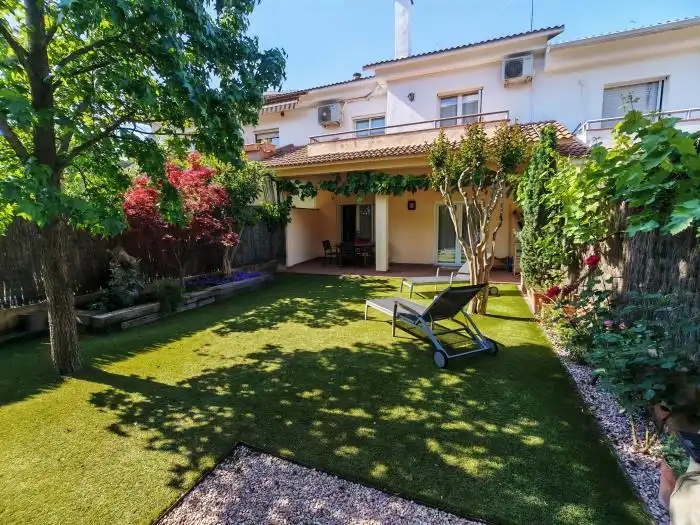 Jardí de Casa adosada en venda en Lliçà d'Amunt amb Aire condicionat, Calefacció i Jardí privat