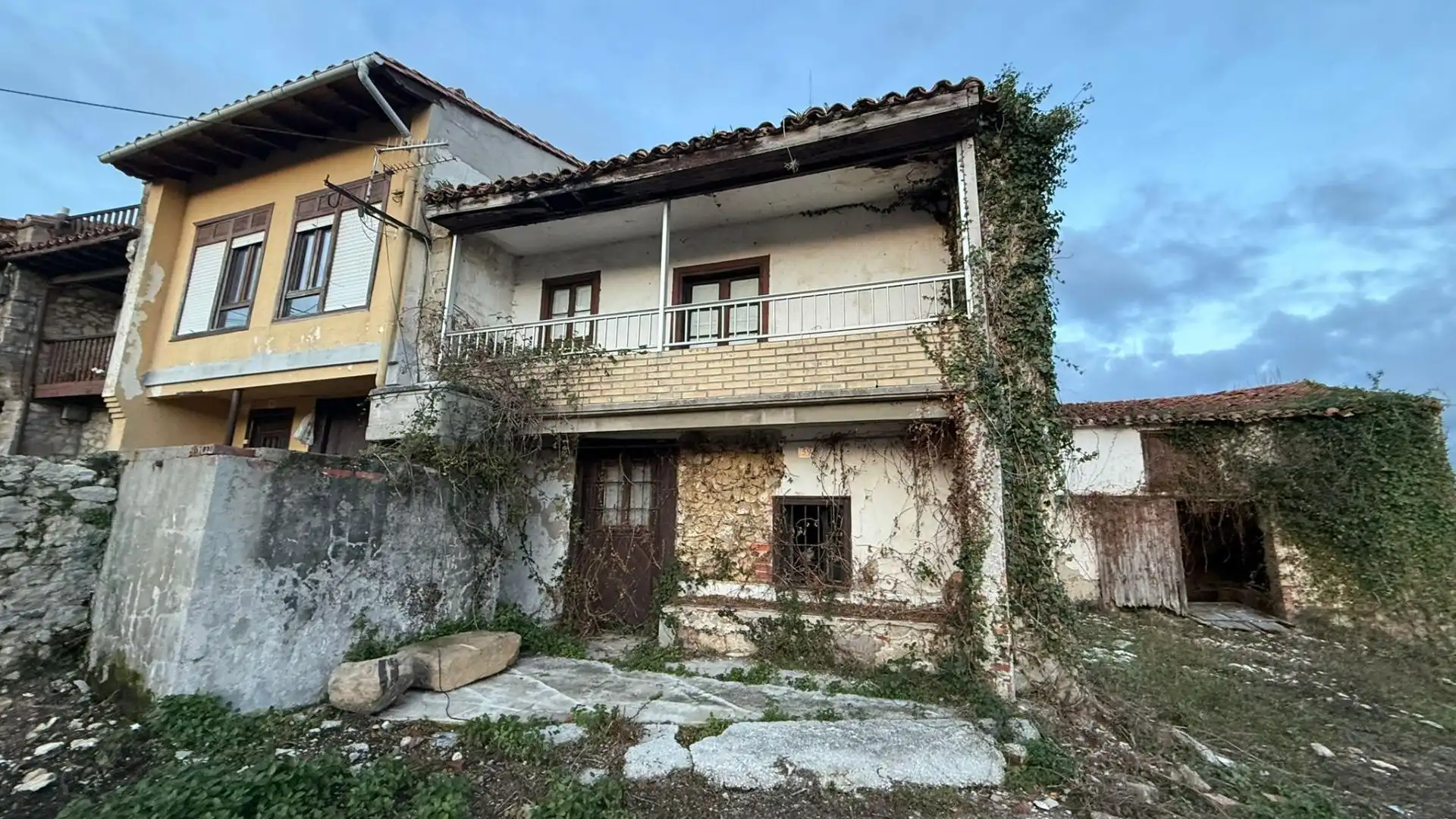 Außenansicht von Residential zum Verkauf in Valdáliga