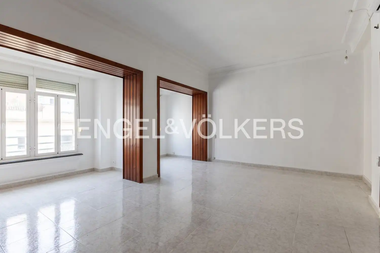 Wohnung zur Miete in Valencia mit Klimaanlage, Heizung und Parkett