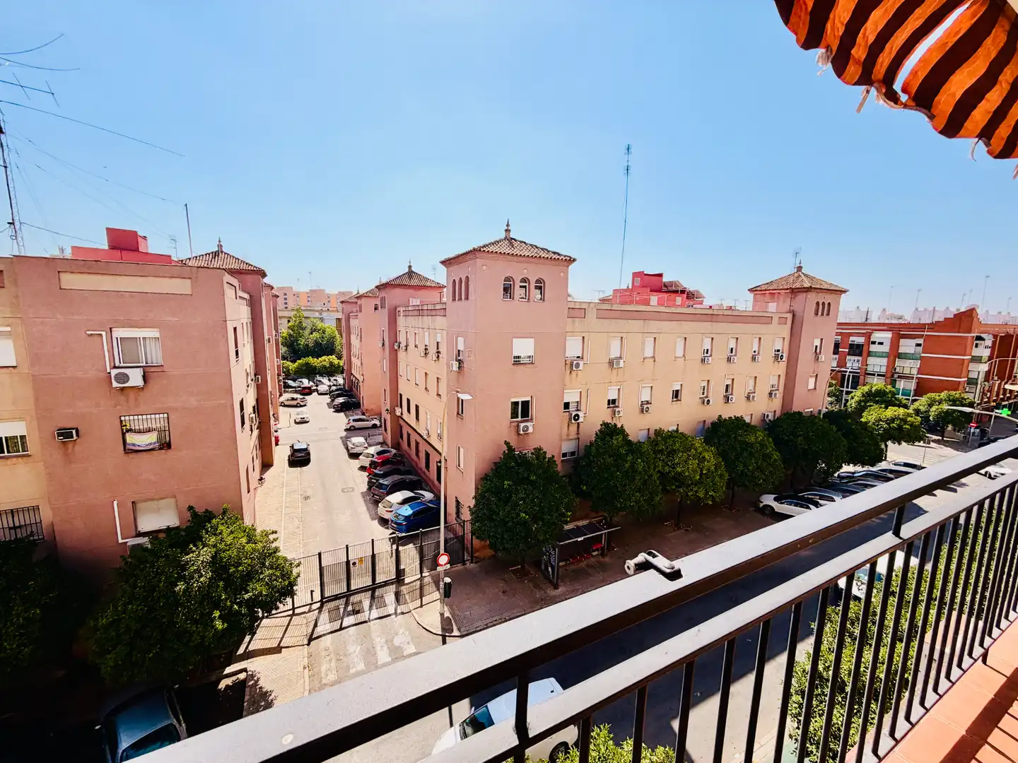 Exterior view of Flat for sale in Sevilla  with Air Conditioner and Terrace
