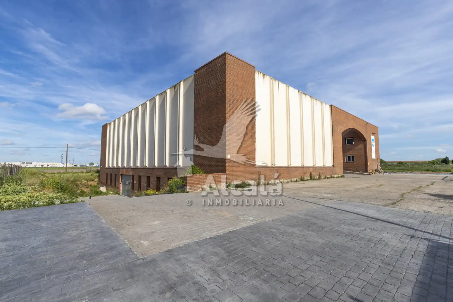 Vista exterior de Nave industrial en venta en Alcalá de Henares