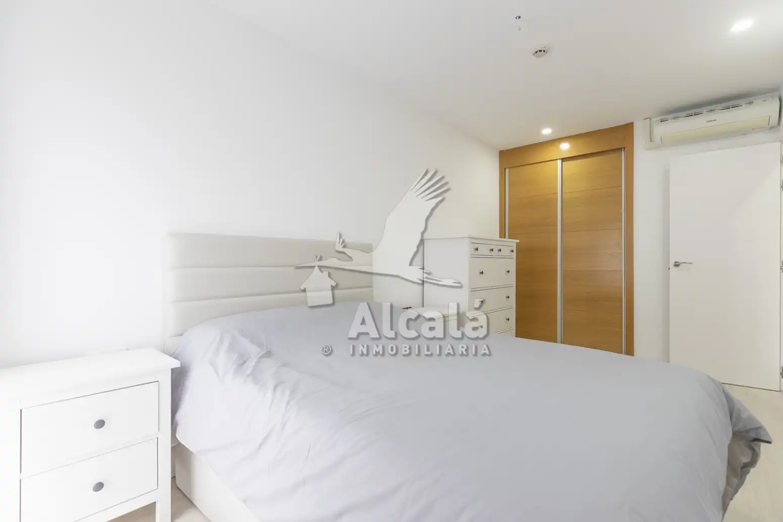 Habitación de Piso en venta en Alcalá de Henares con Aire acondicionado, Calefacción y Jardín privado