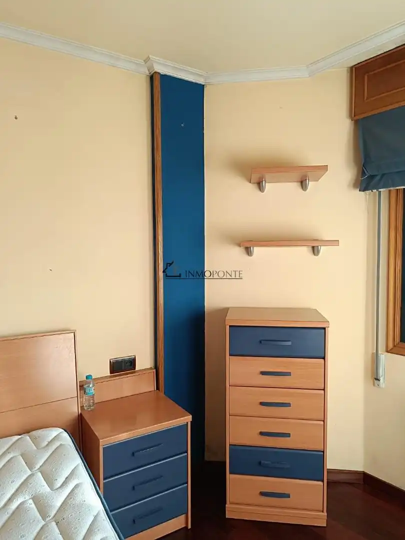 Bedroom of Flat for rent in Zona de Plaza de Barcelos