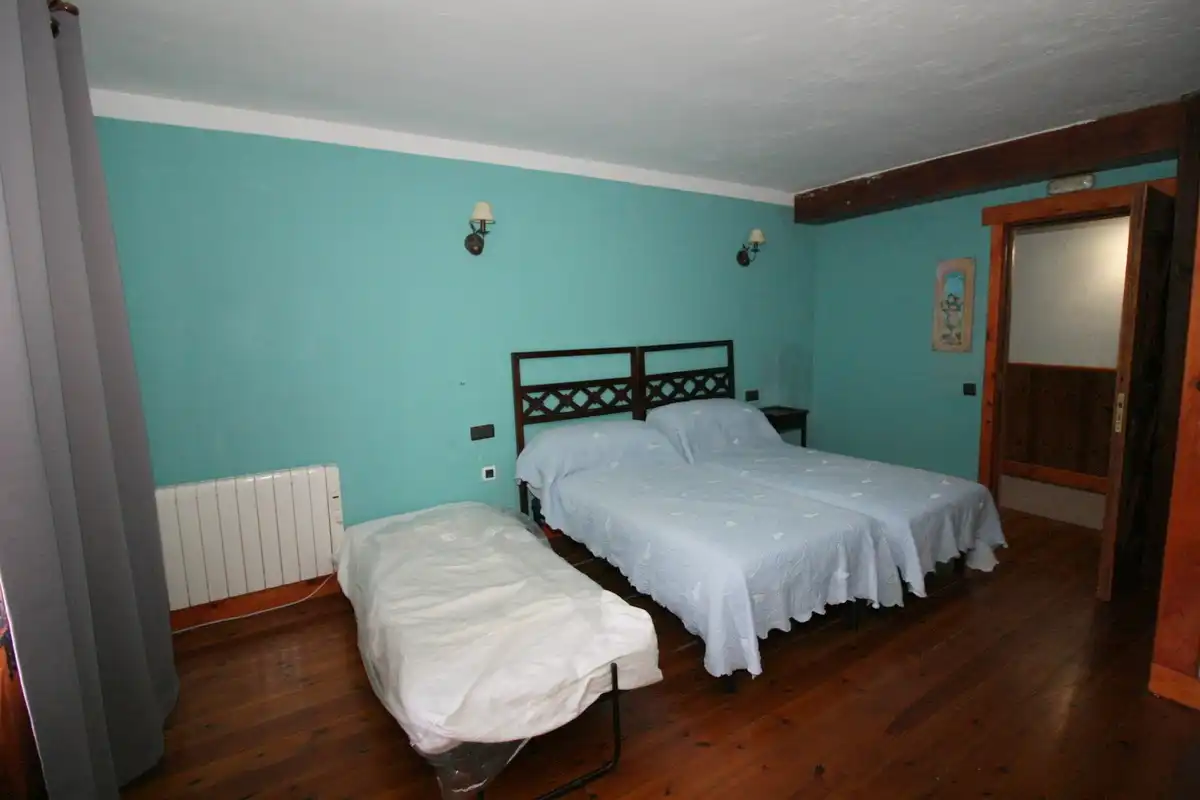 Schlafzimmer von Country house zum Verkauf in Arenas de San Pedro mit Heizung, Privatgarten und Terrasse