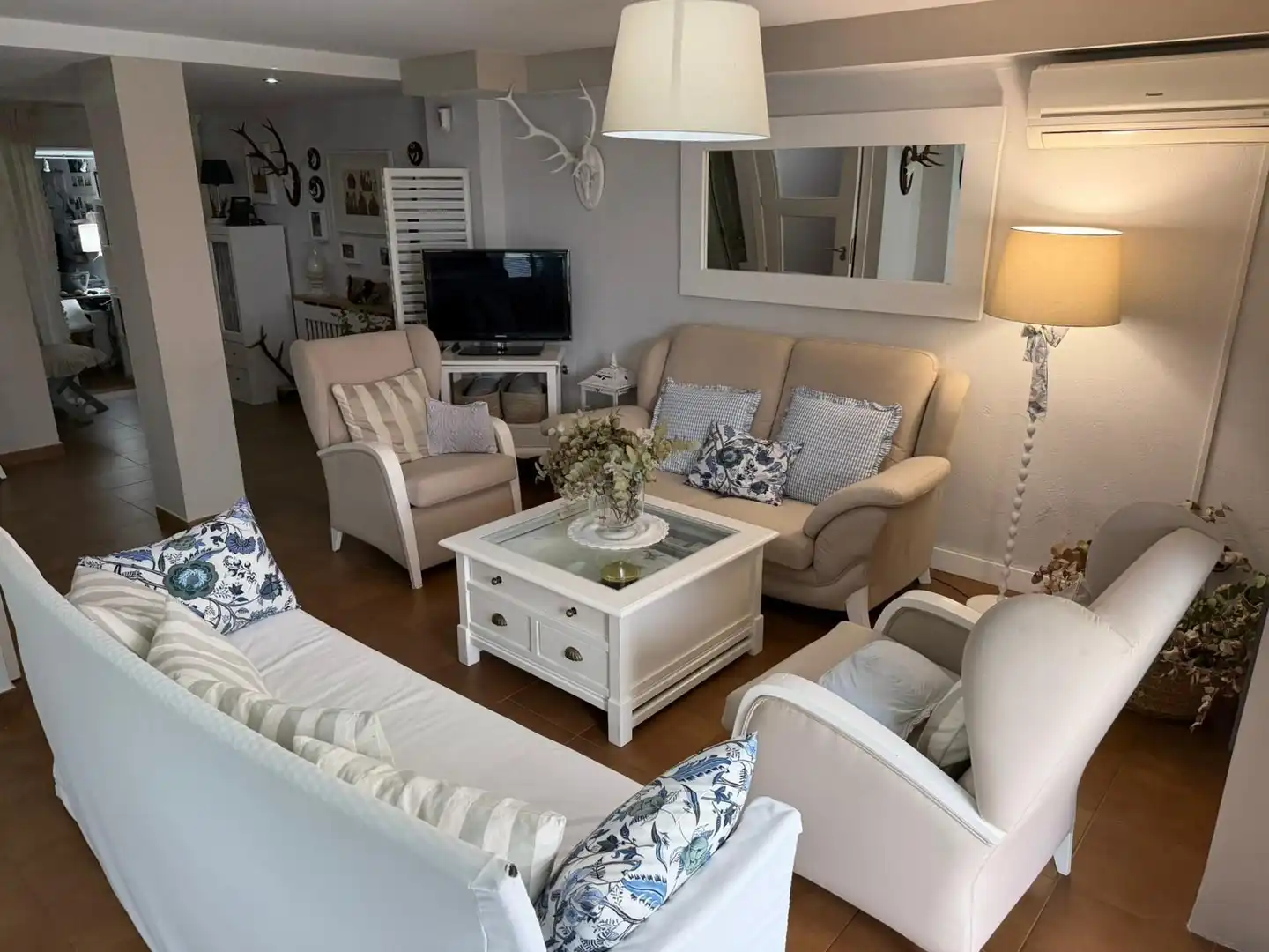 Living room of Houses for sale in Poblete  with Air Conditioner, Heating and Swimming Pool