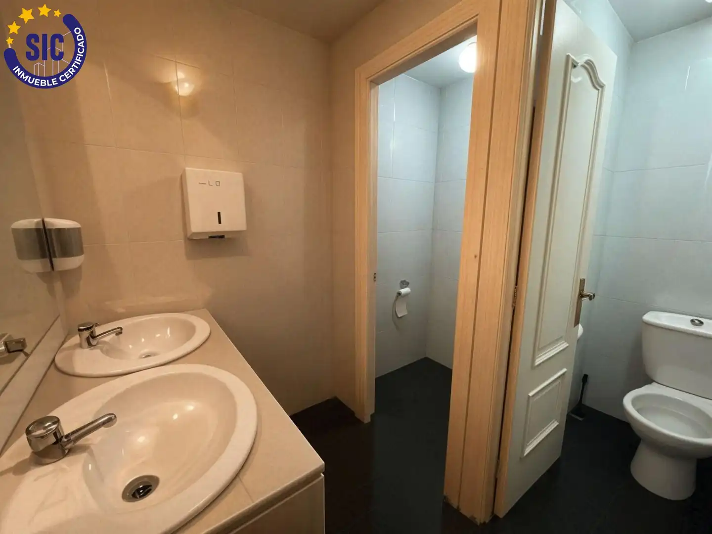 Baño de Local de alquiler en Moncada con Aire acondicionado y Terraza
