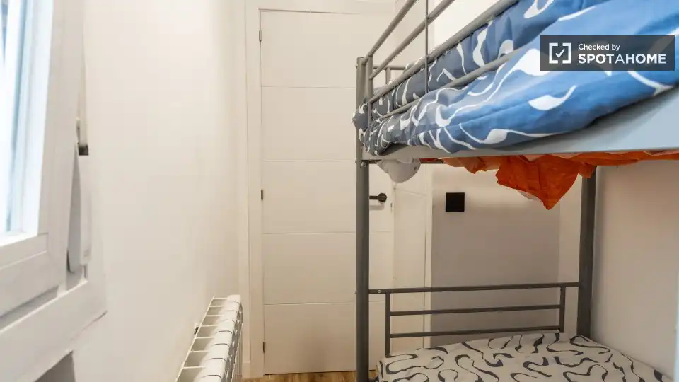 Bedroom of Flat for rent in Madrid  with Air Conditioner, Heating and Furnished