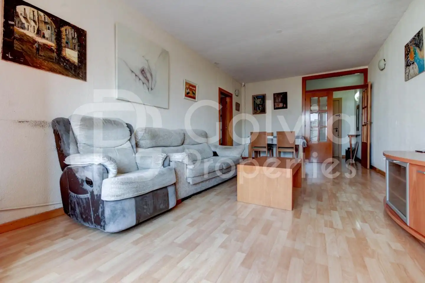 Living room of Flat for sale in L'Hospitalet de Llobregat  with Parquet flooring and Balcony
