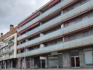 Local comercial en venta en calle de Ramón y Cajal