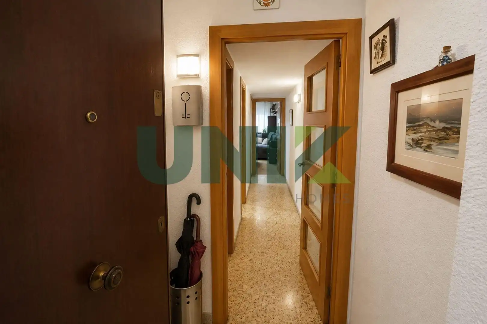 Wohnung zum Verkauf in Barcelona mit Klimaanlage und Terrasse