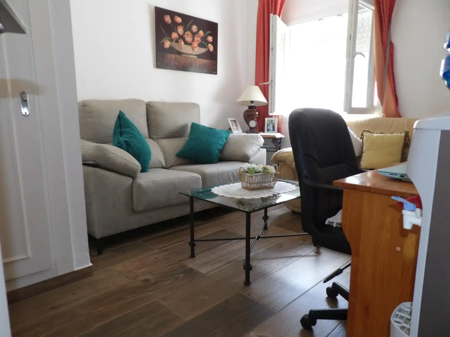 Living room of Houses for sale in Algeciras  with Air Conditioner, Private garden and Storage room
