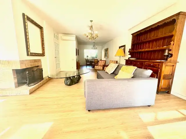 Sala d'estar de Casa adosada en venda en Sant Cugat del Vallès amb Aire condicionat, Calefacció i Jardí privat