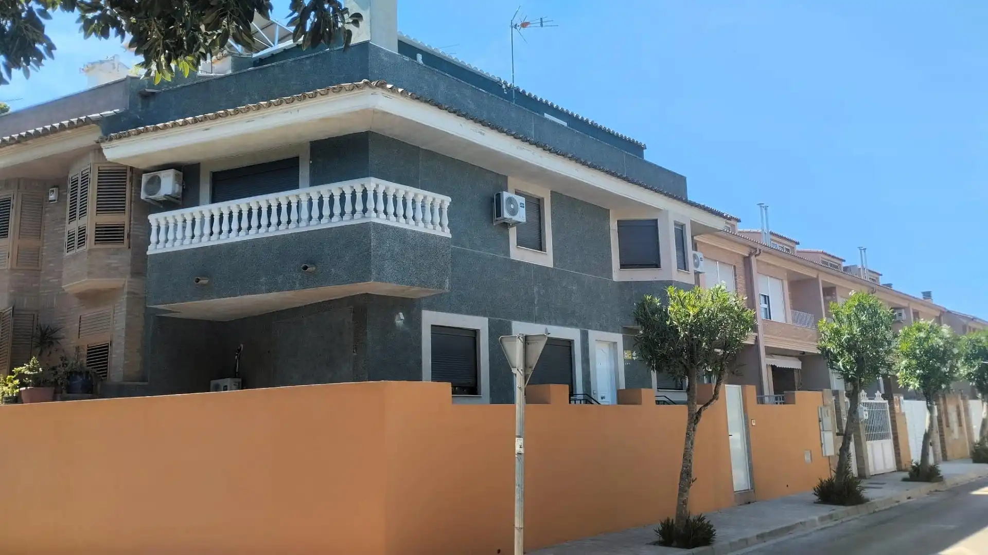 Adosado con terraza en venta en Picanya, imagen 2
