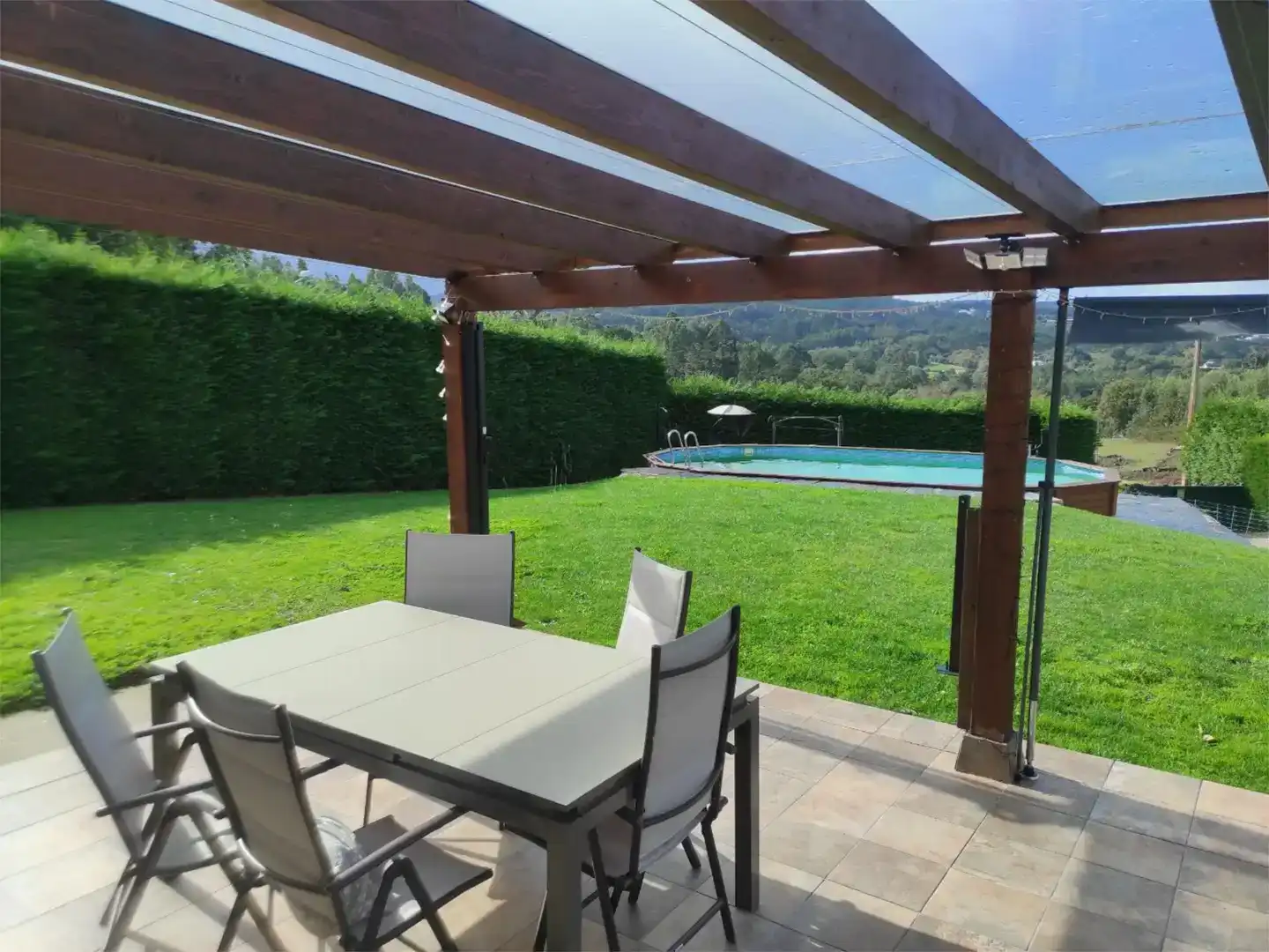 Terrassa de Planta baixa en venda en Cambre  amb Jardí privat, Piscina i Moblat