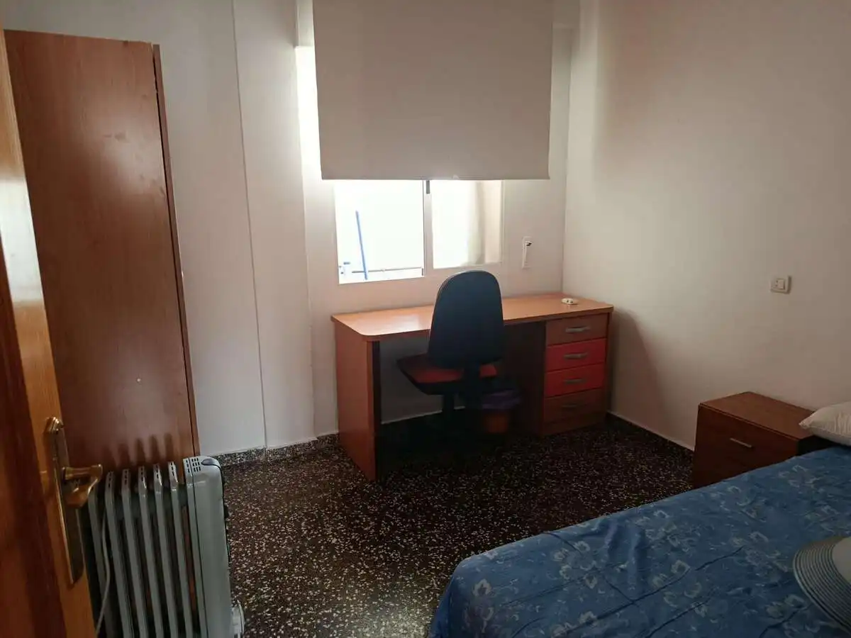 Habitación de Piso para compartir en Granada con Amueblado