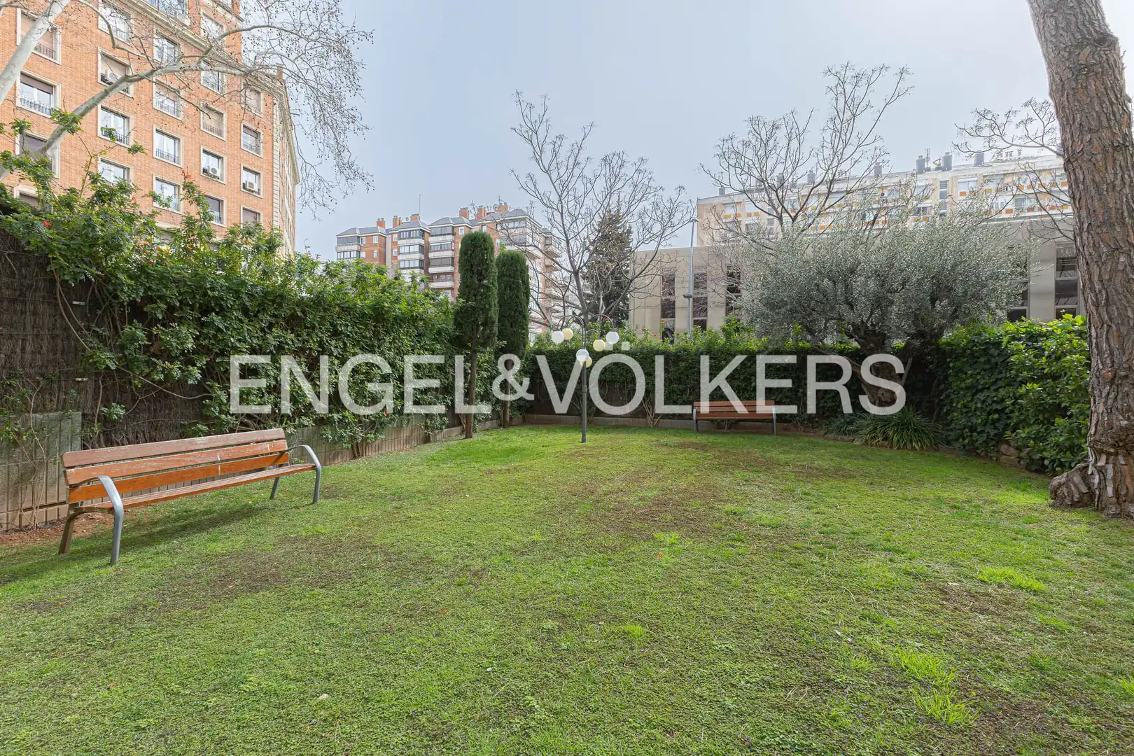 Flat for sale in Barcelona  with Air Conditioner, Heating and Private garden