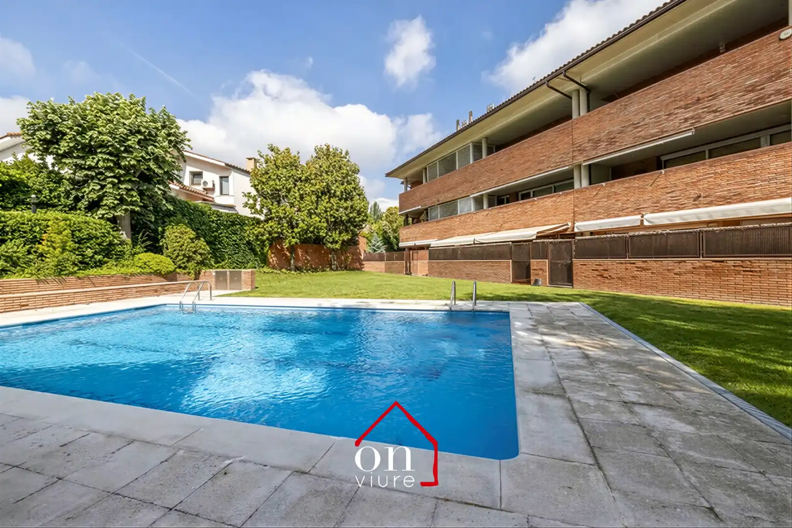 Piscina de Pis en venda en Sant Cugat del Vallès amb Aire condicionat, Calefacció i Parquet