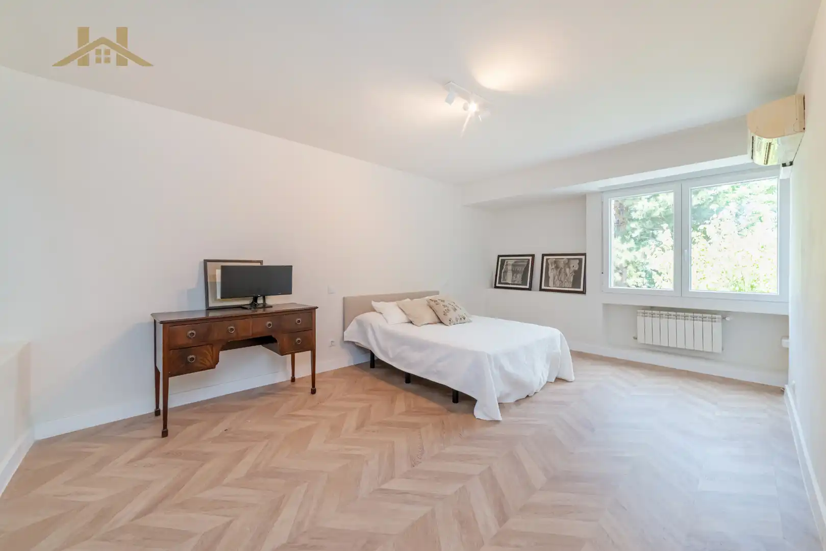Habitación de Casa adosada en venta en Las Rozas de Madrid con Aire acondicionado, Calefacción y Jardín privado